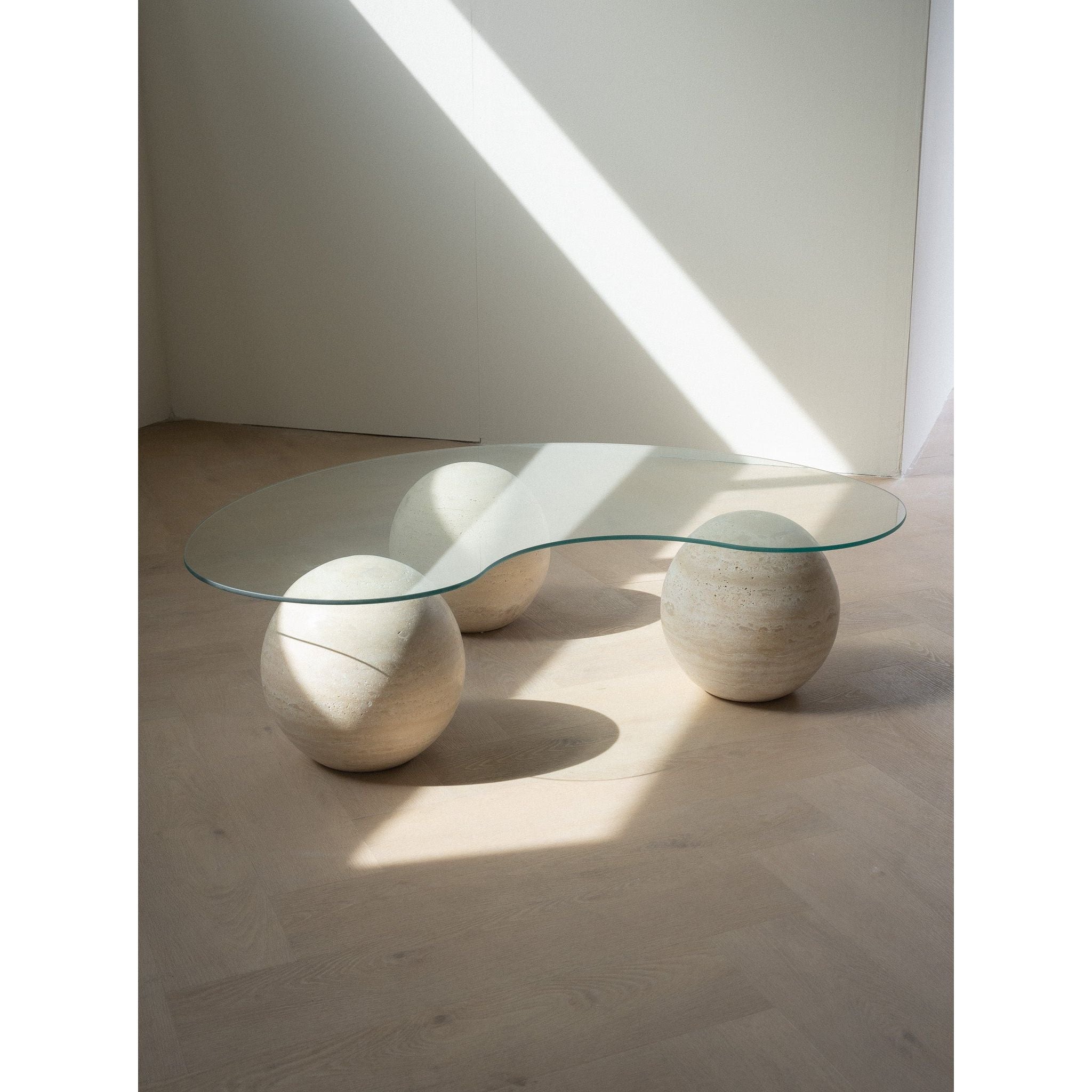 Arena Glas Couchtisch Organic - Travertin Kugeln