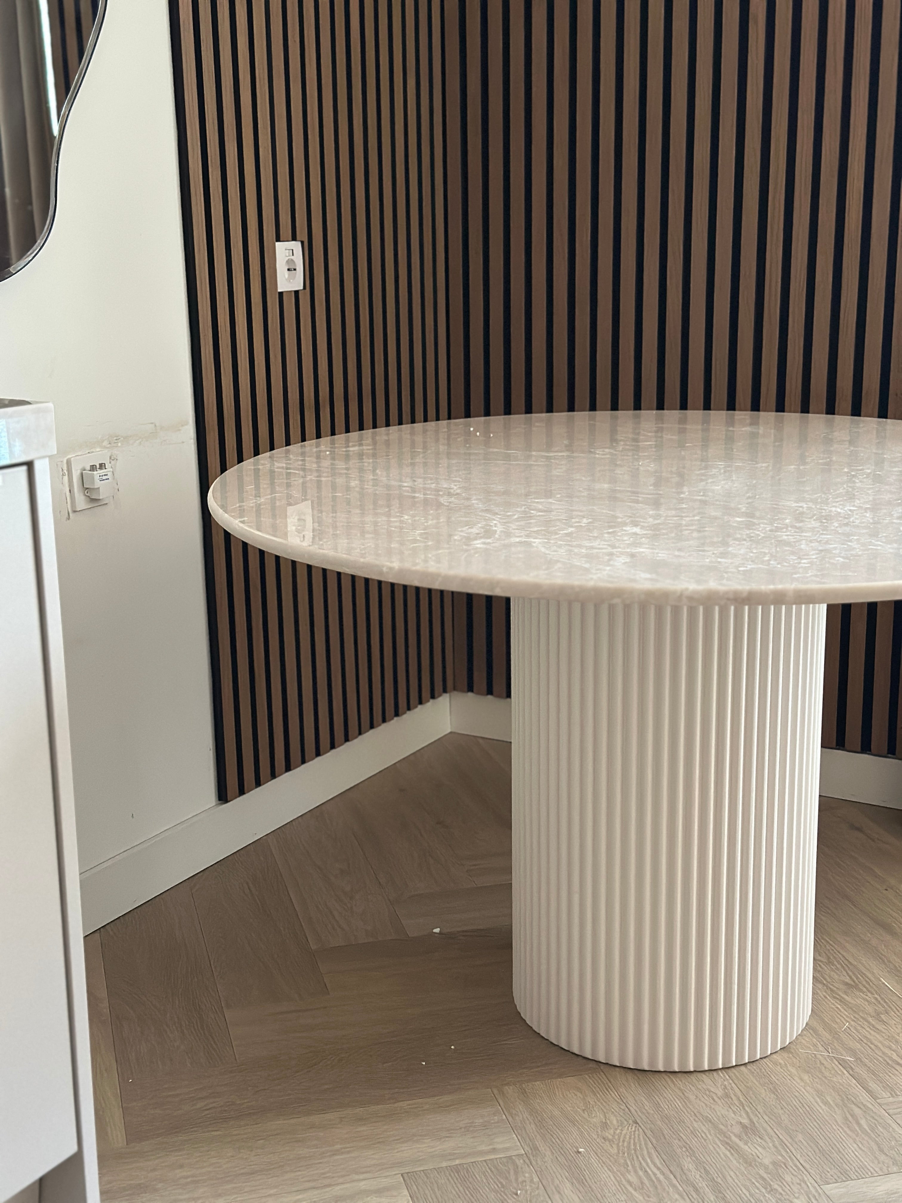 Table à manger ronde en marbre Adora