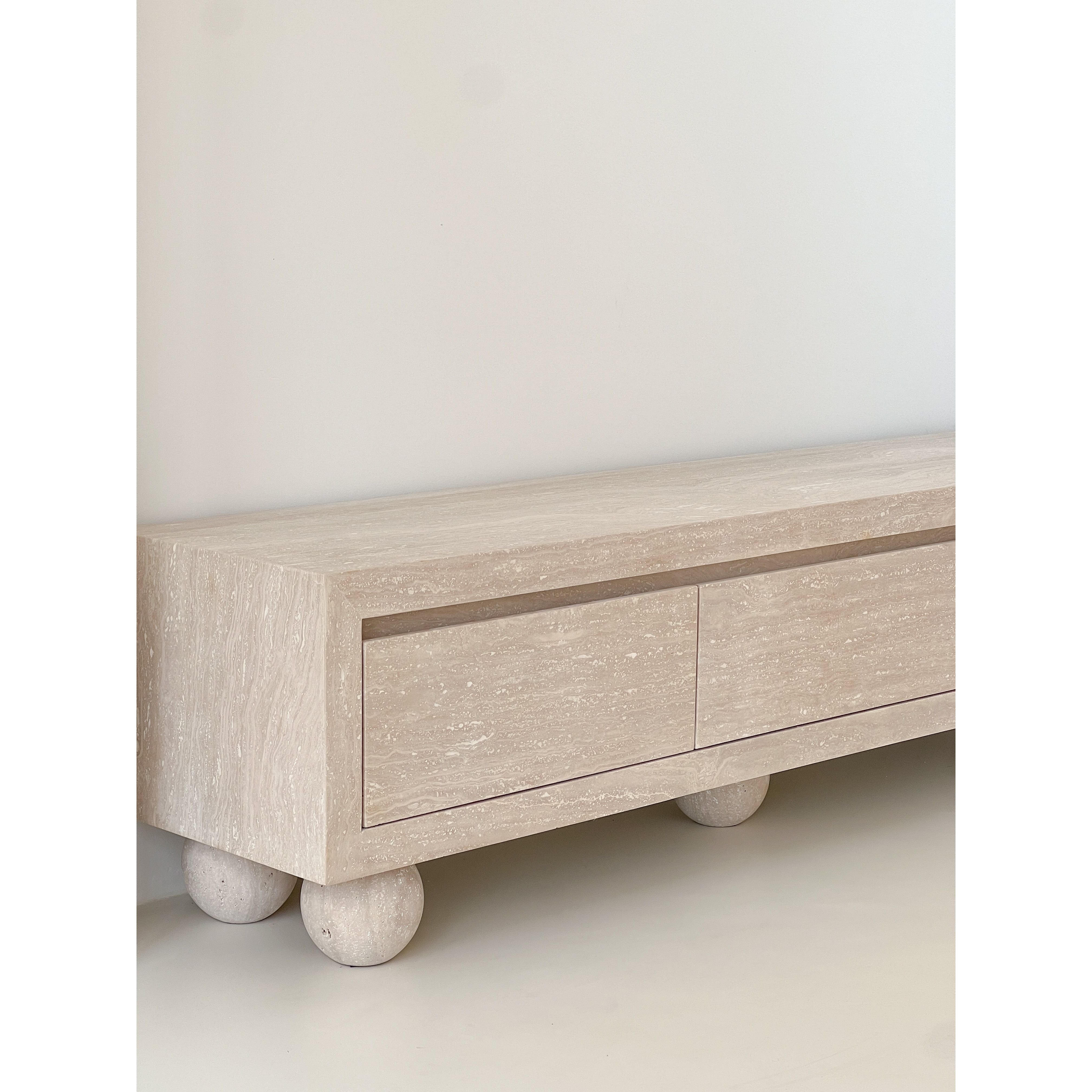 Travertin TV-Möbel Lunar - Handgefertigt und elegant