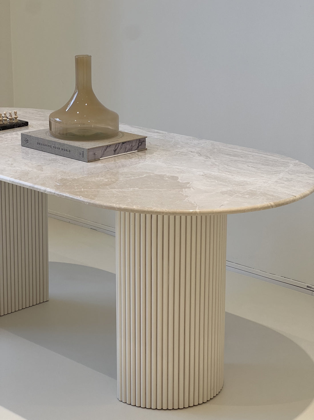 Marble ovale dining table - Vanilla - Flute Wooden - Polished