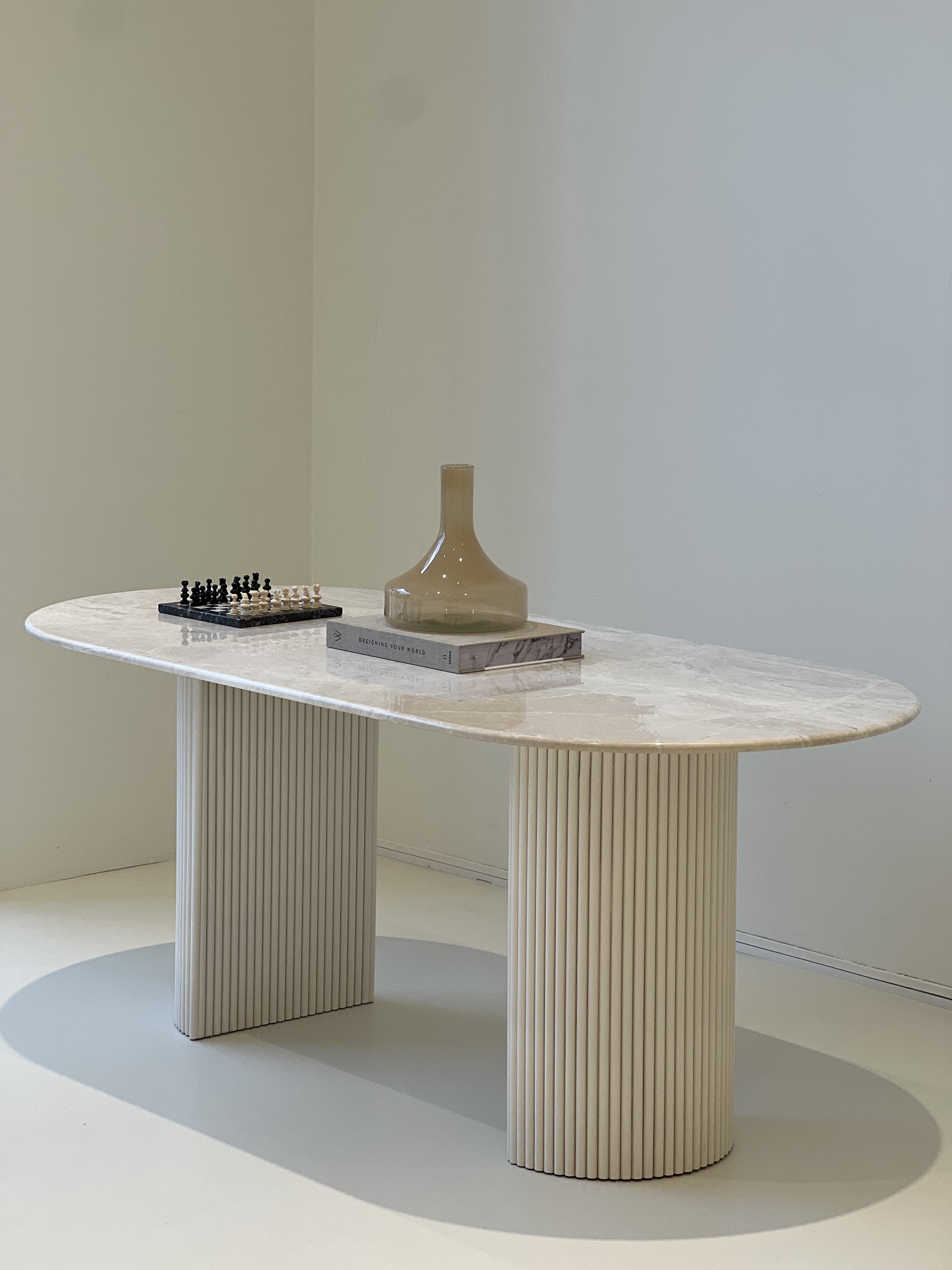 Esstisch aus Marmor in Beige