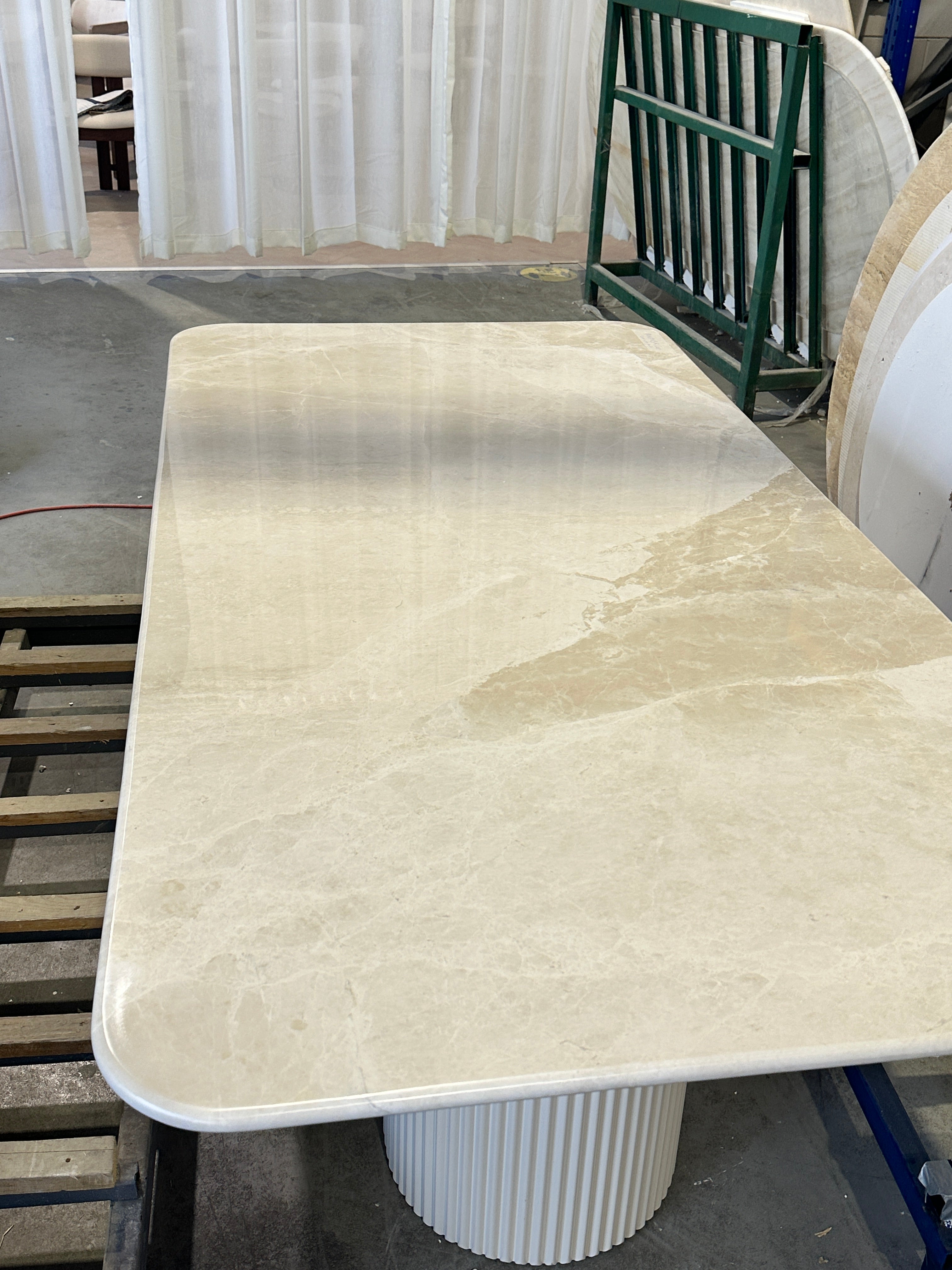 Vanilla Marble Dining Table - Flute wooden - SCL