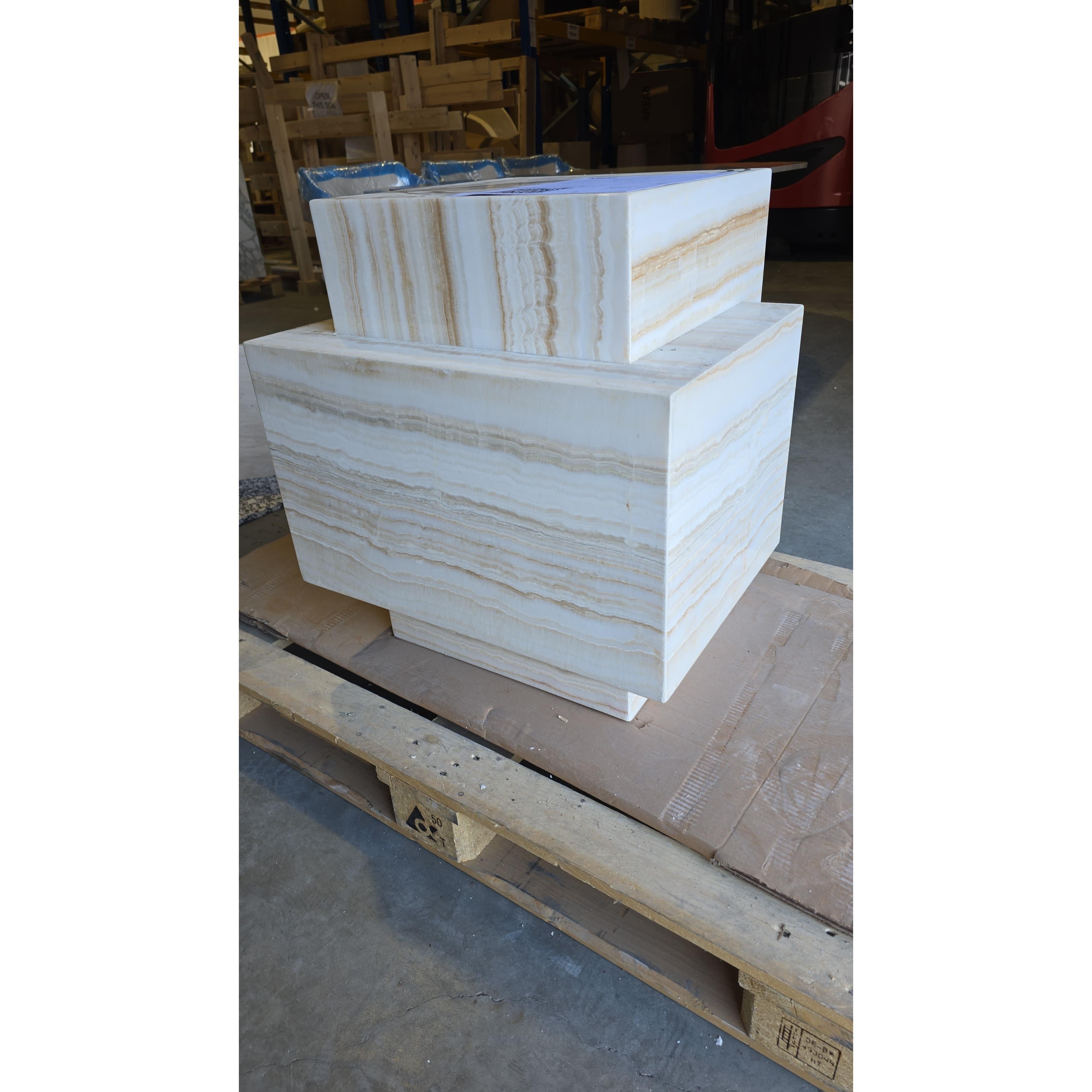 Onyx side table - SCL