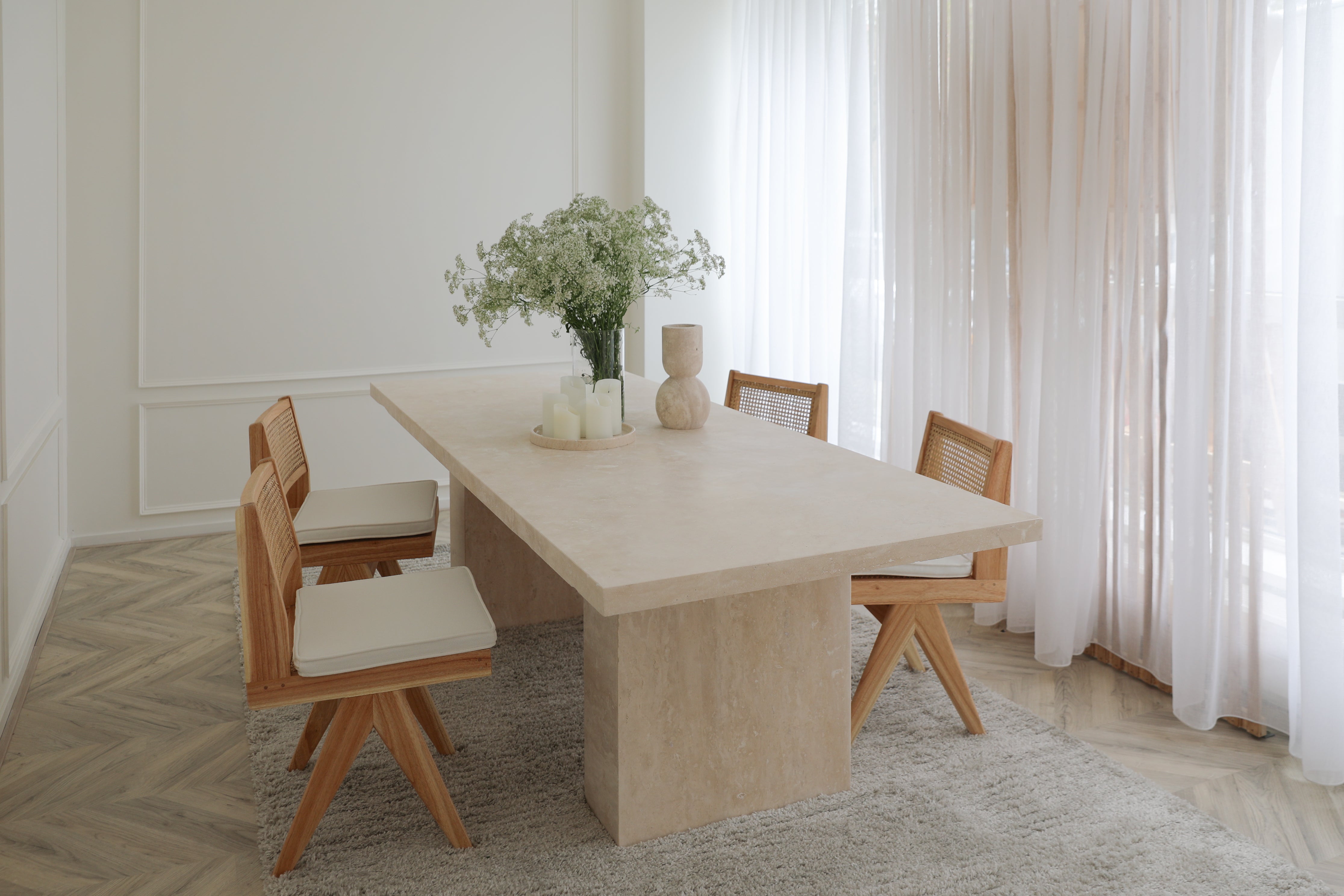 Table à manger rectangulaire de Jasmin Travvertin